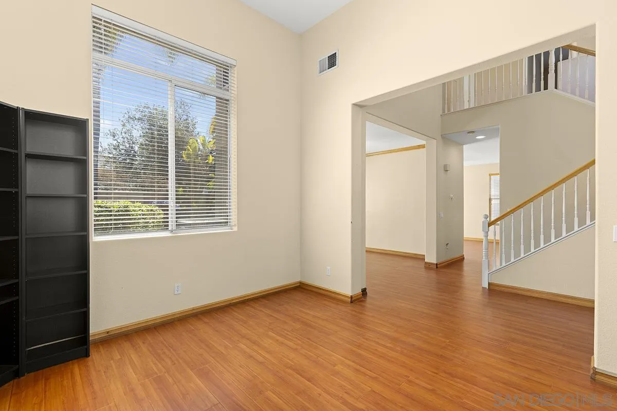 553 Golf Glen Dr