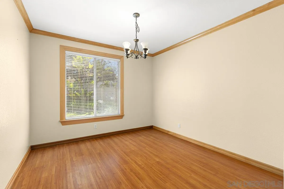 553 Golf Glen Dr