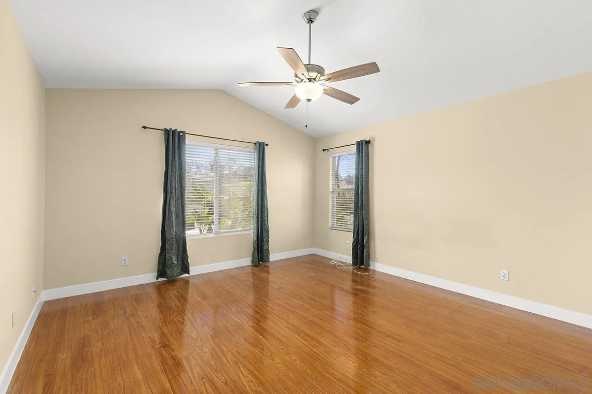 553 Golf Glen Dr