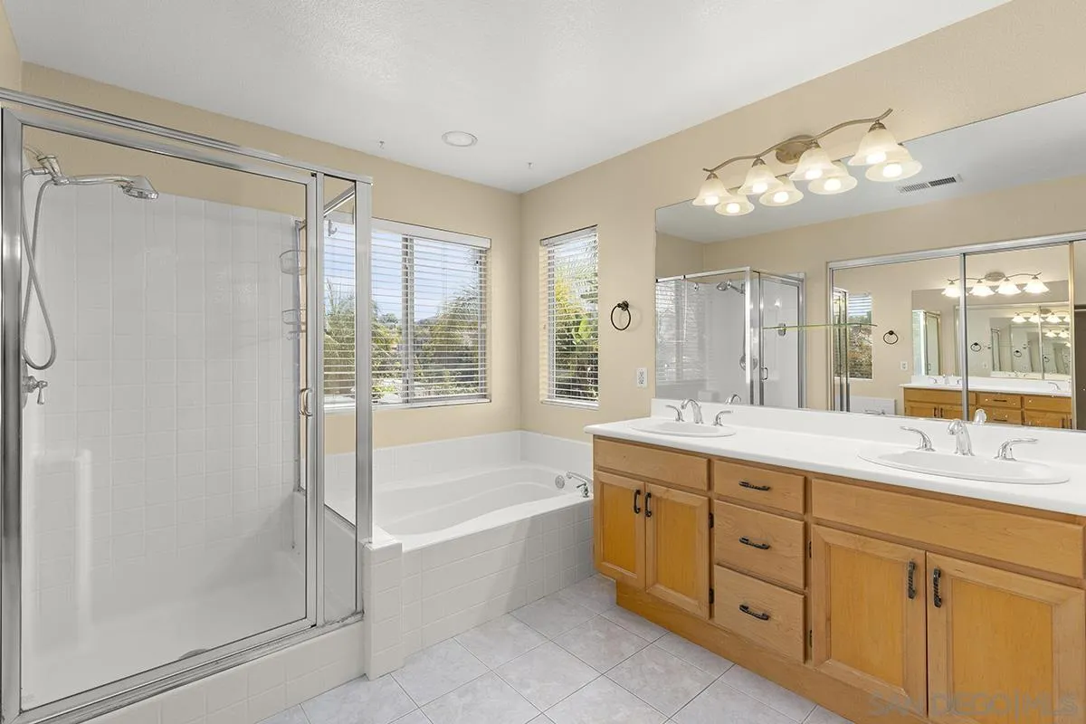 553 Golf Glen Dr