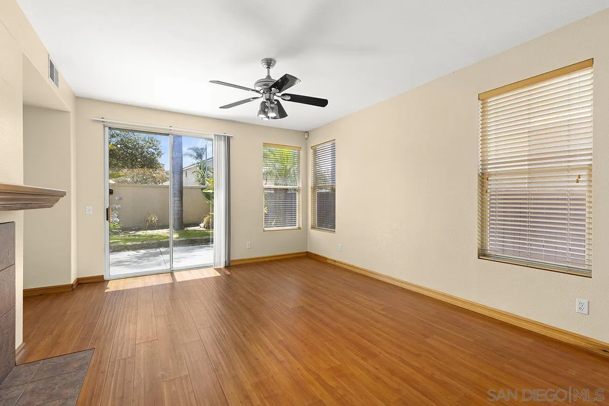 553 Golf Glen Dr