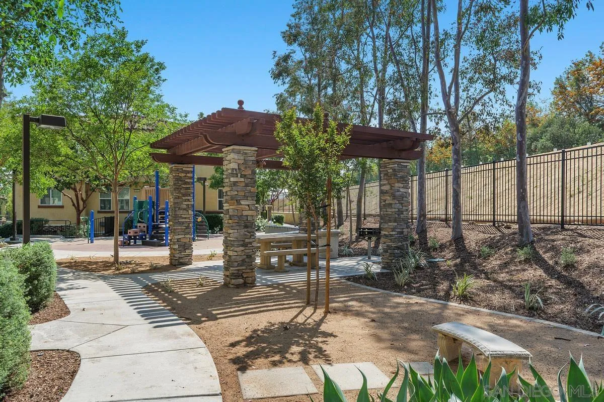 8011 City View Pl