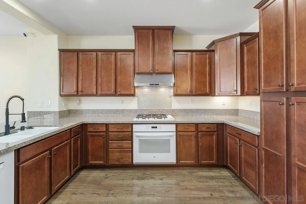 8011 City View Pl