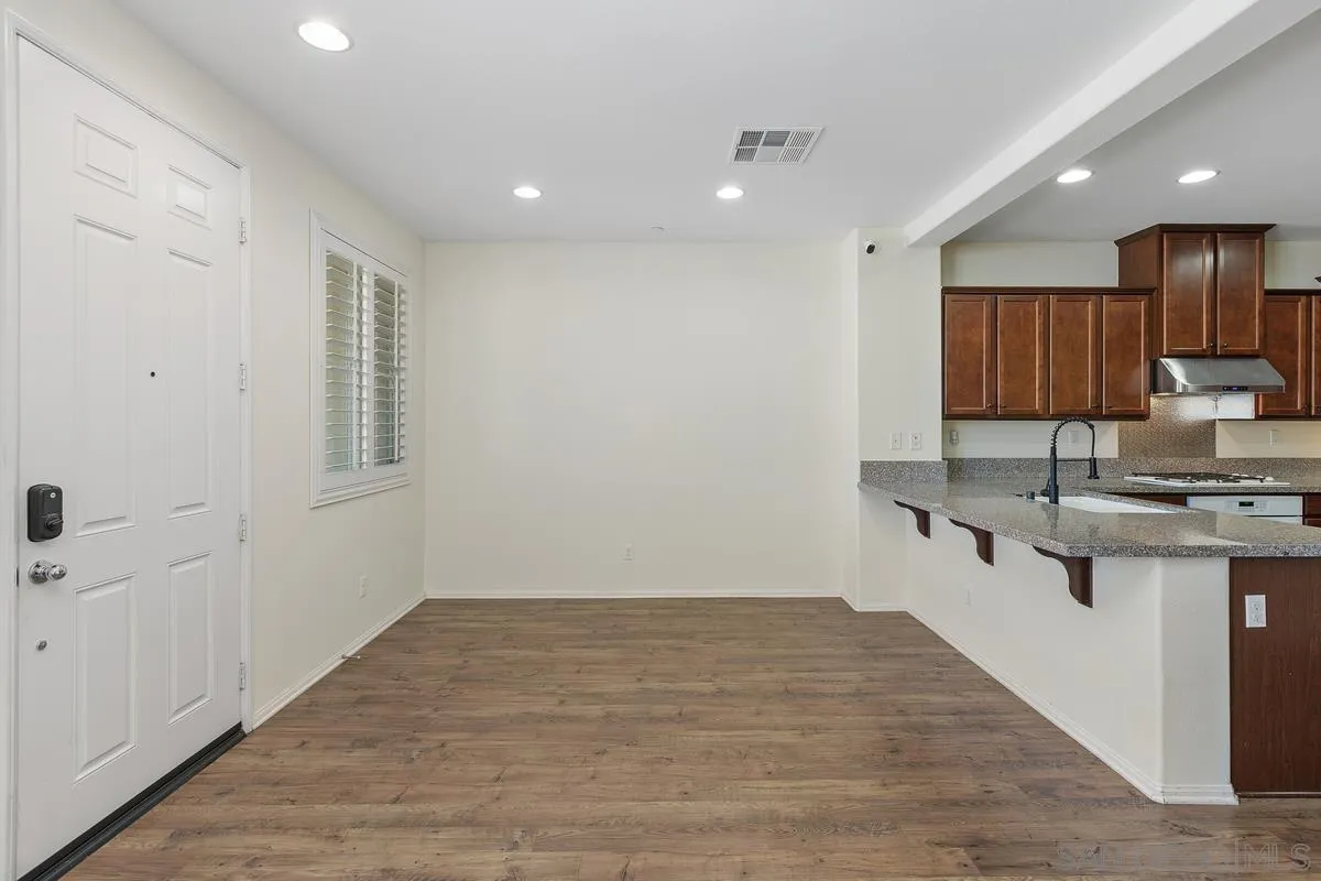 8011 City View Pl