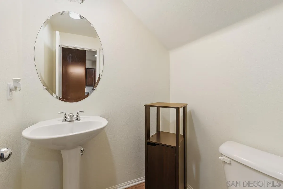 8011 City View Pl
