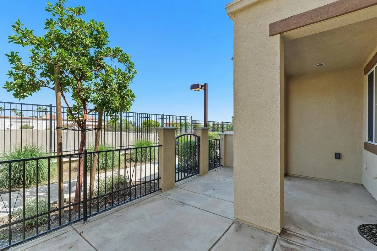 8011 City View Pl
