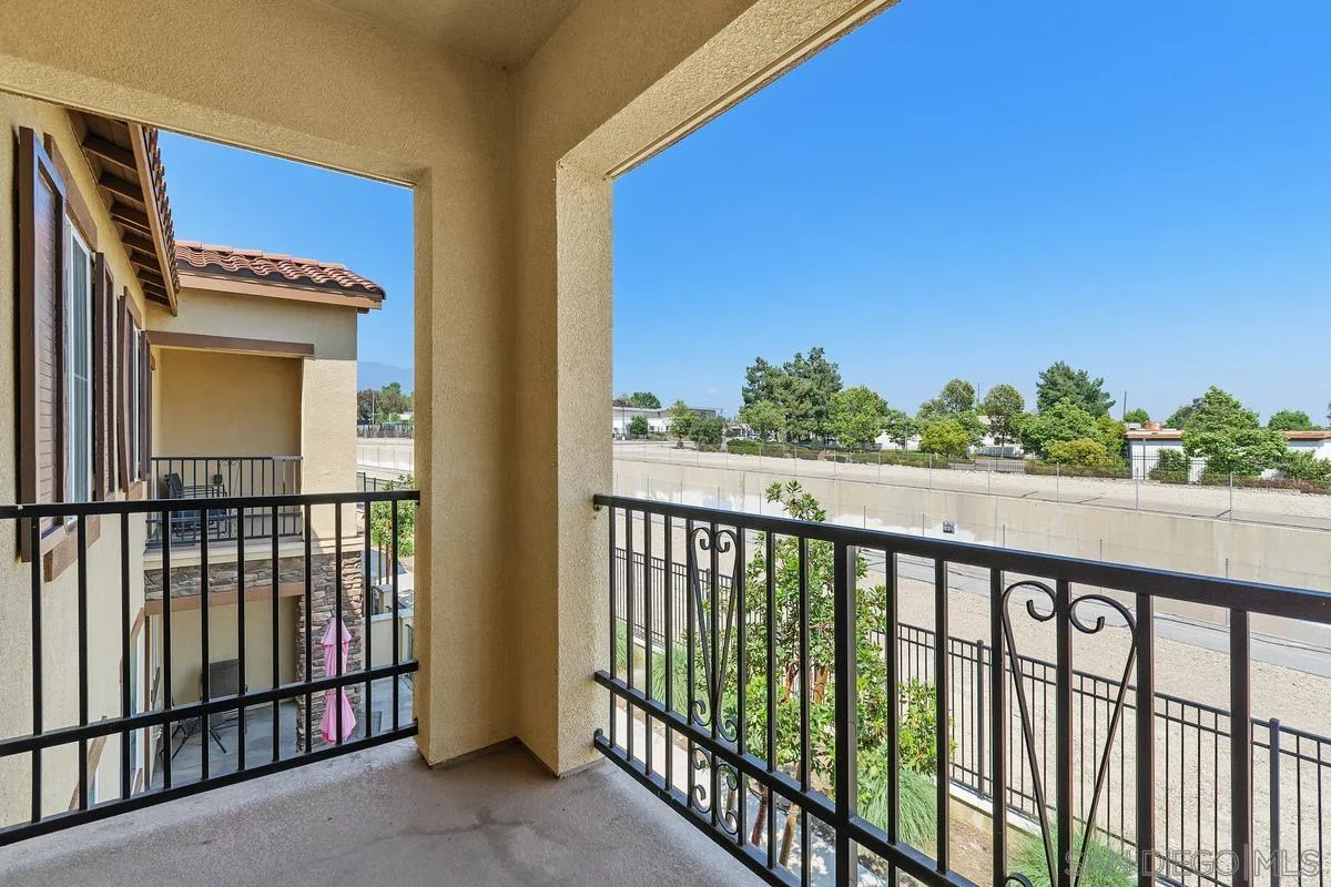 8011 City View Pl
