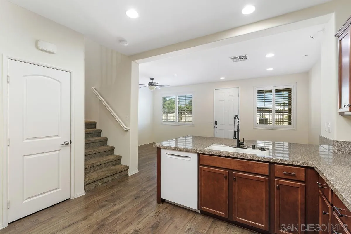 8011 City View Pl