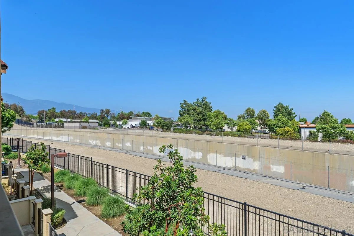 8011 City View Pl