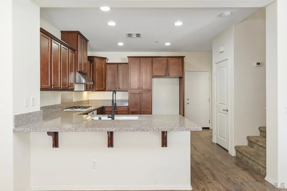 8011 City View Pl