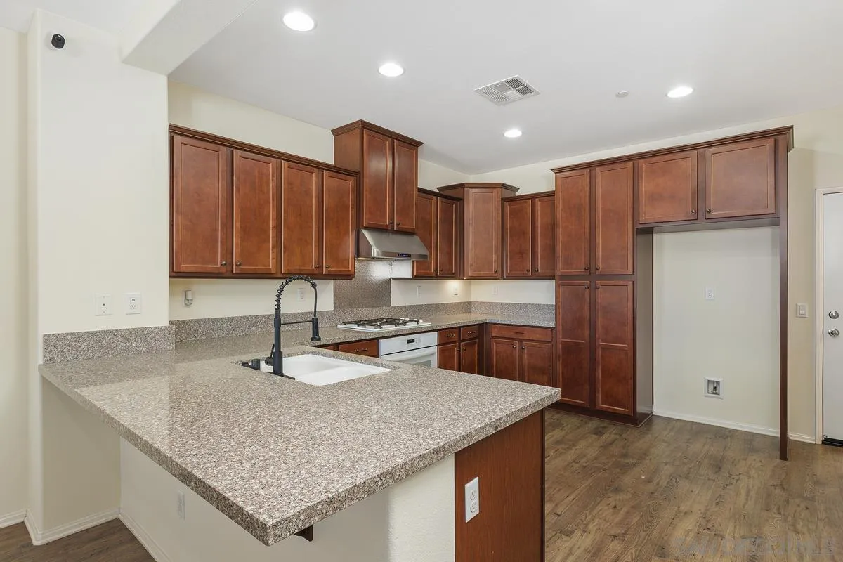 8011 City View Pl