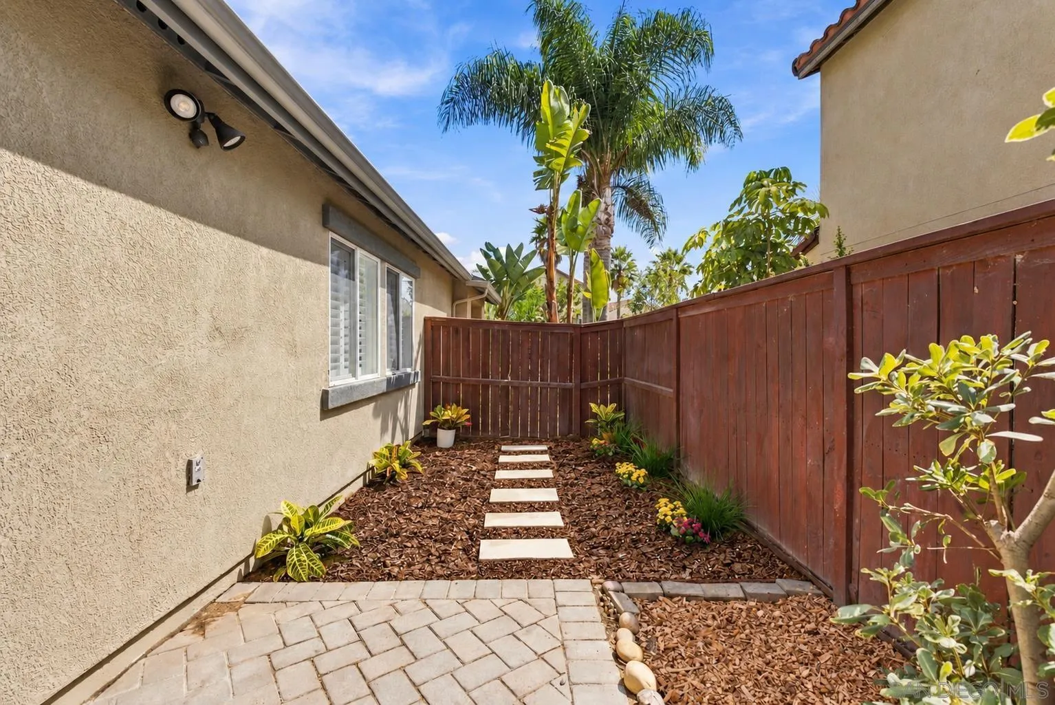 1053 Manteca