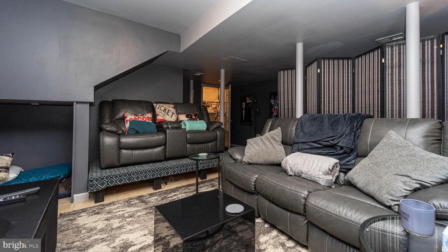 1101 Byron St