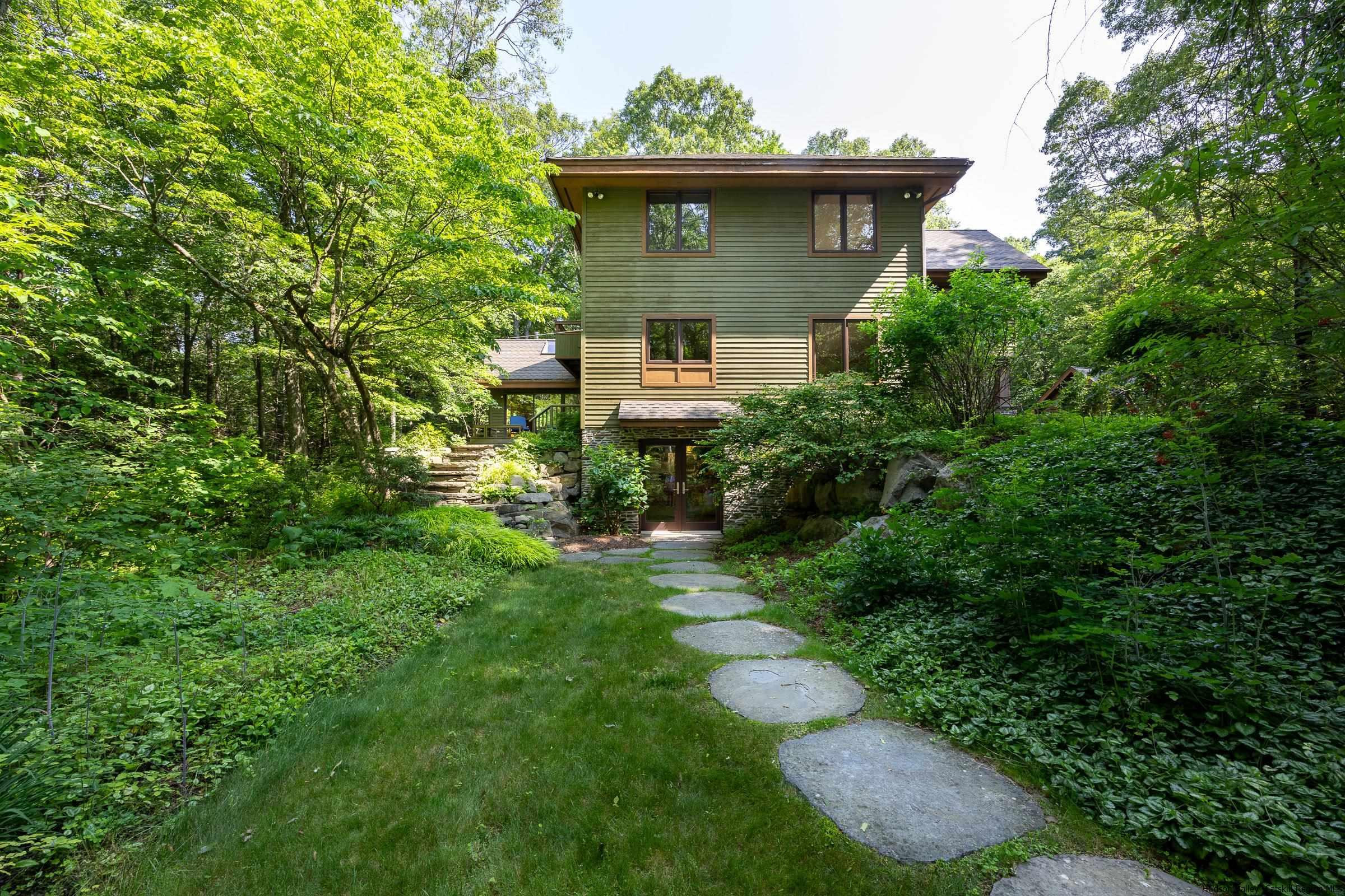 25 Rock Ridge
