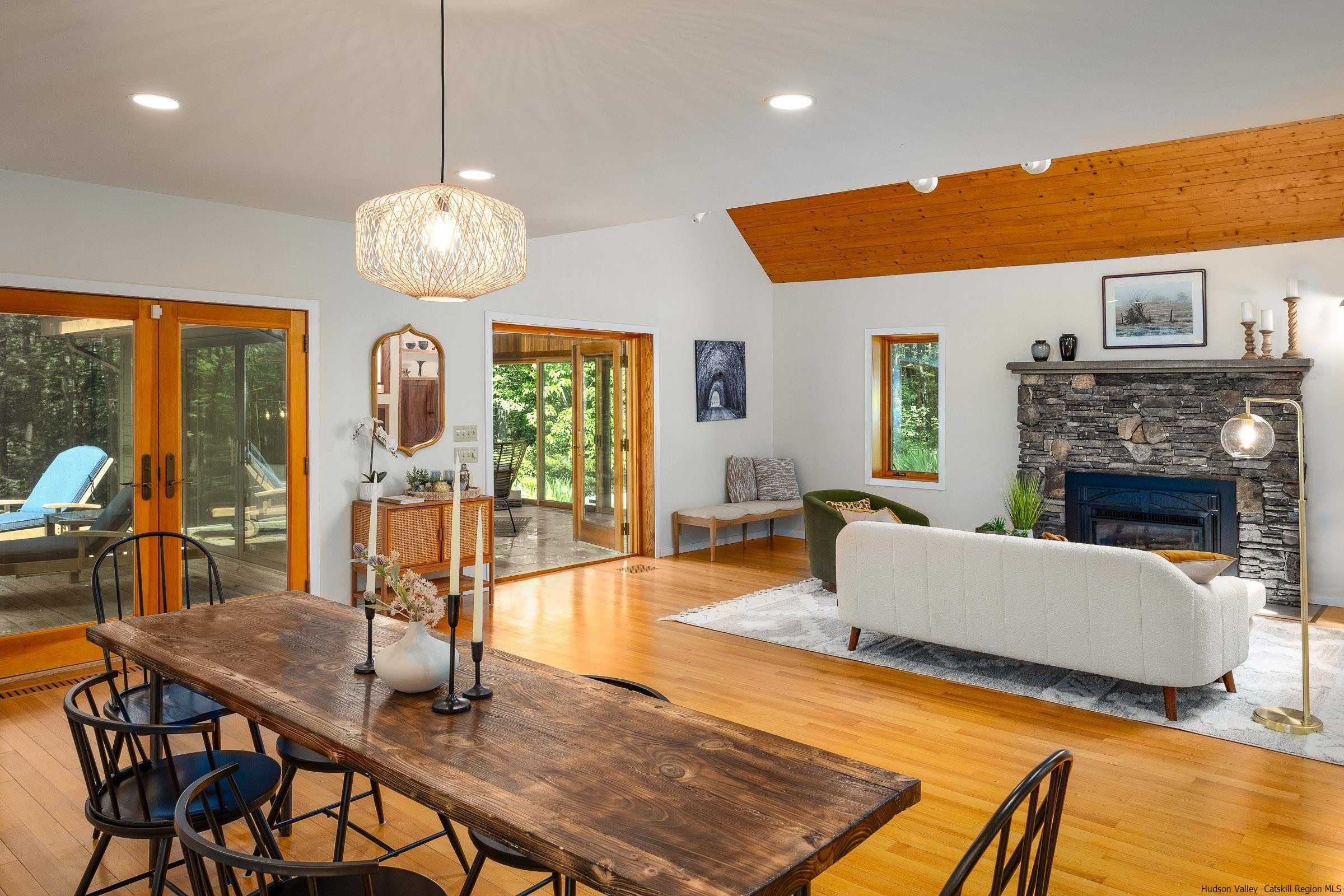 25 Rock Ridge