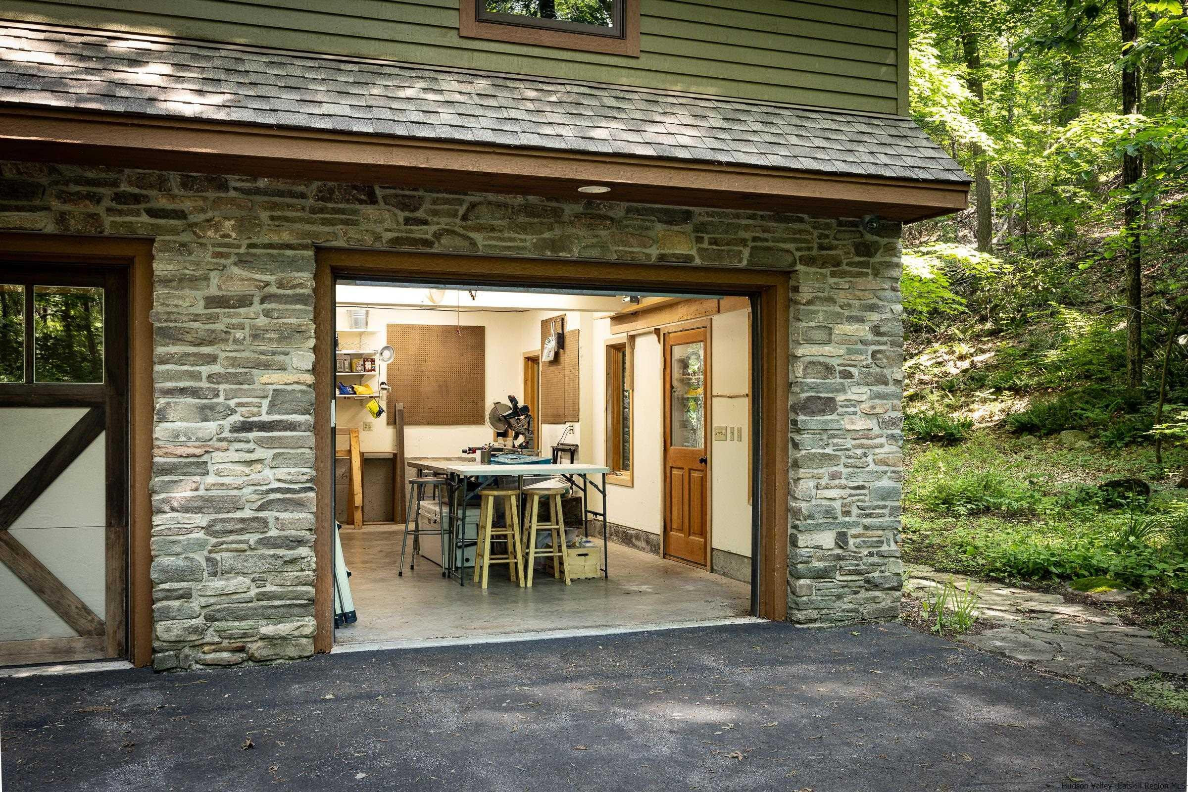25 Rock Ridge