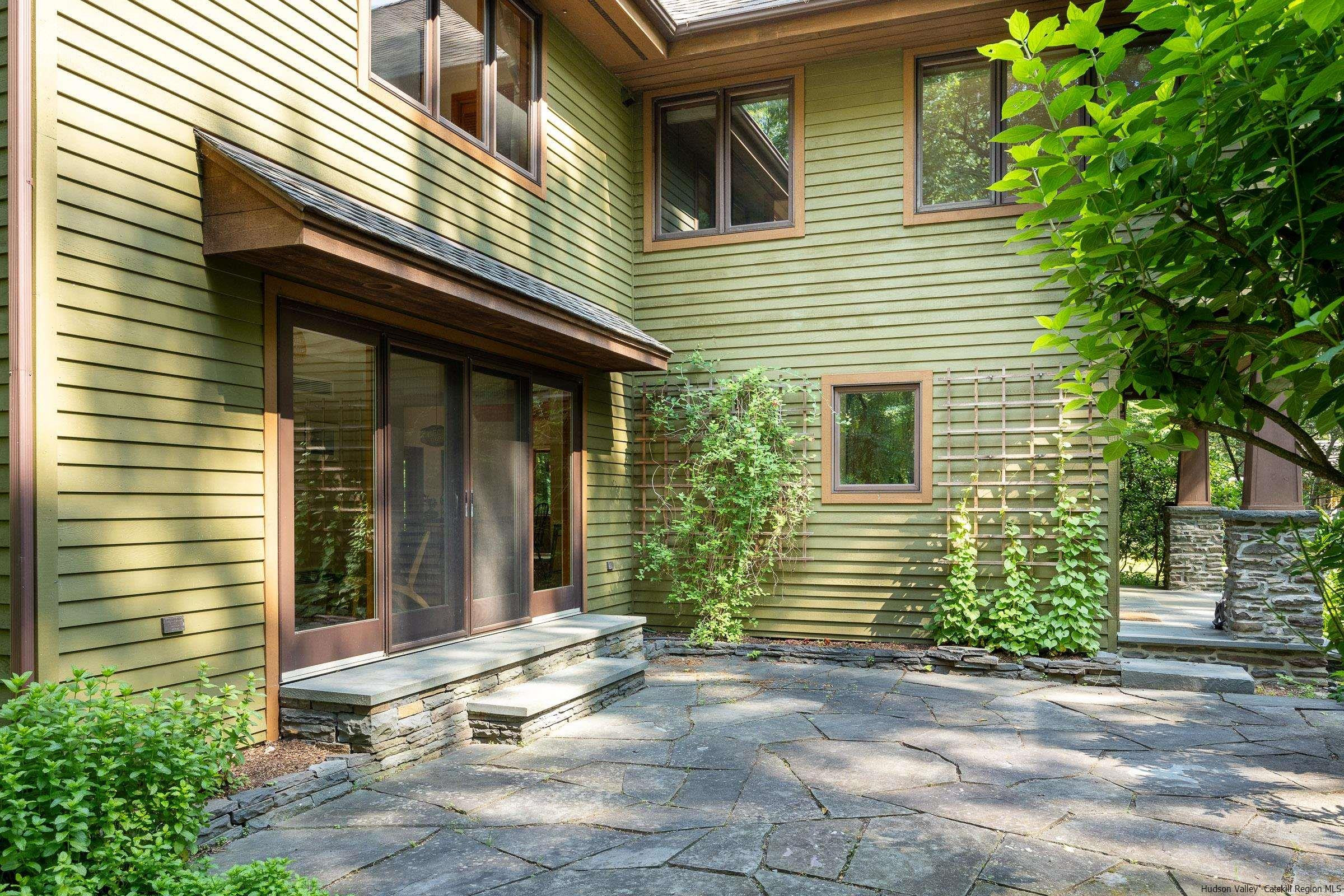 25 Rock Ridge