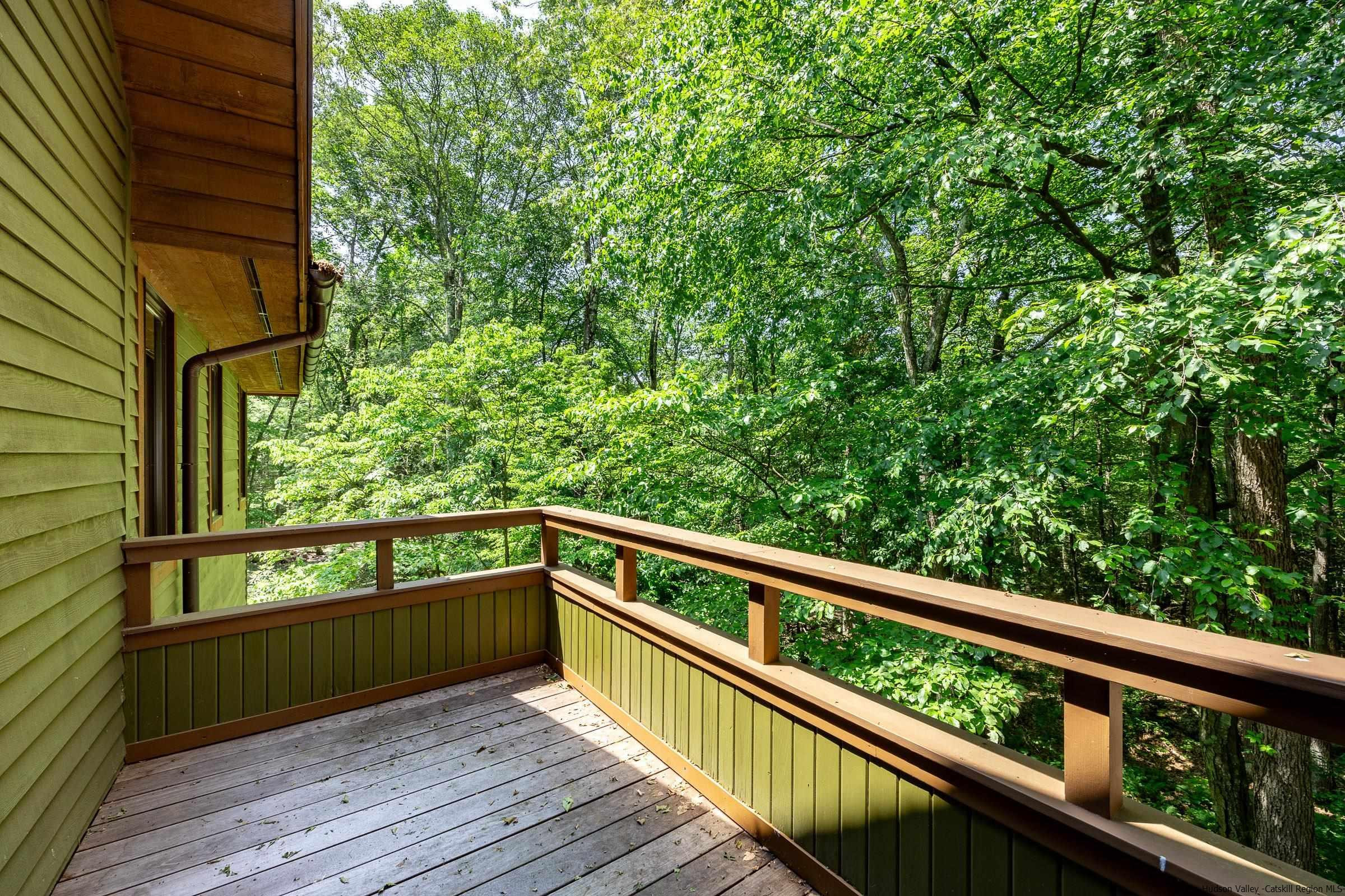 25 Rock Ridge