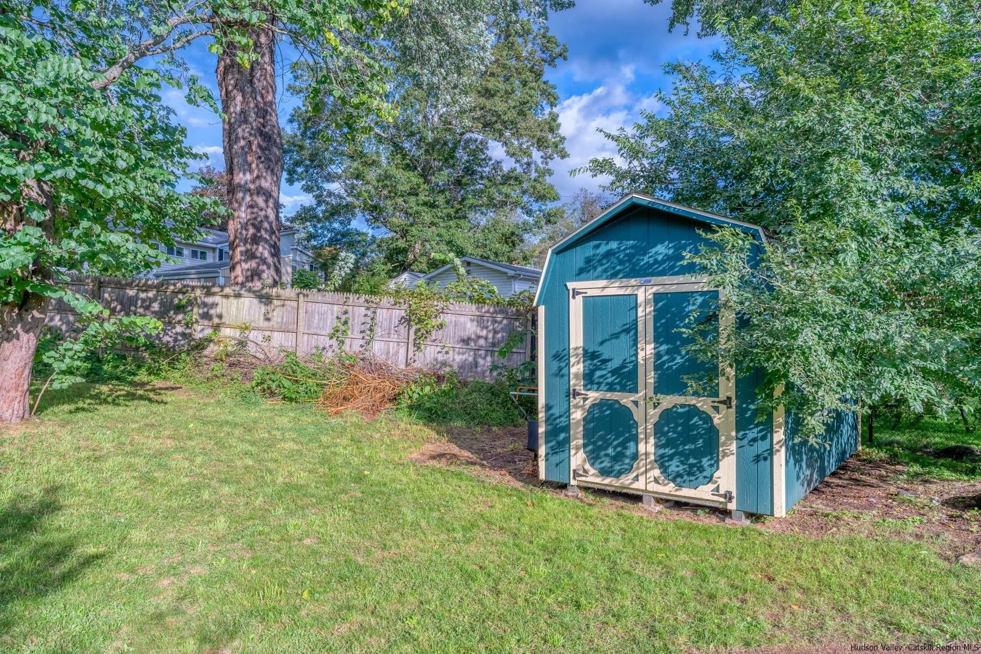 15 South Road, Mt. Marion