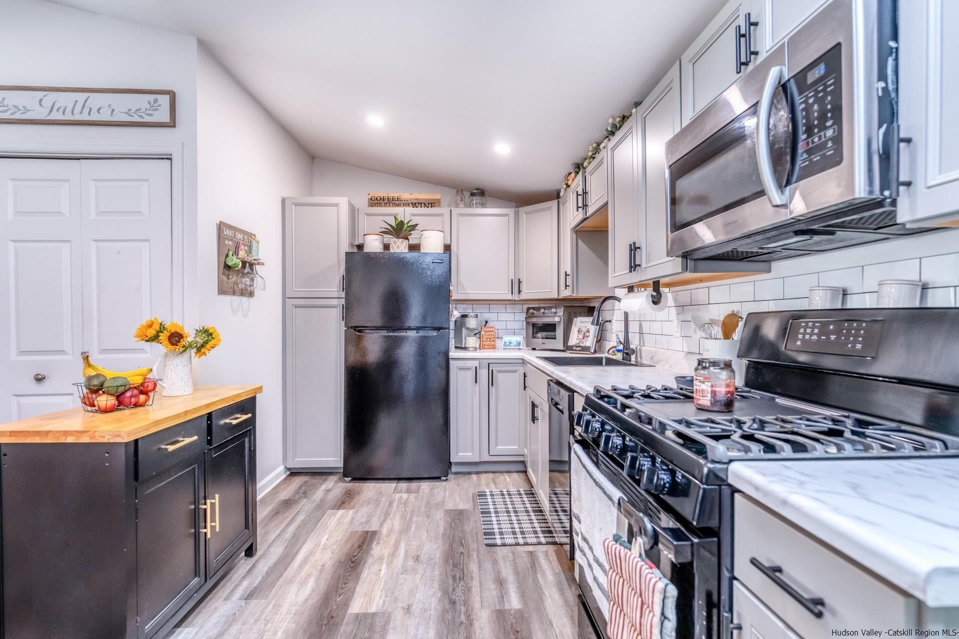 15 South Road, Mt. Marion