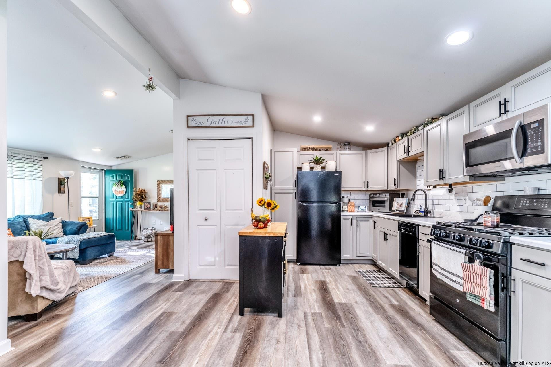 15 South Road, Mt. Marion