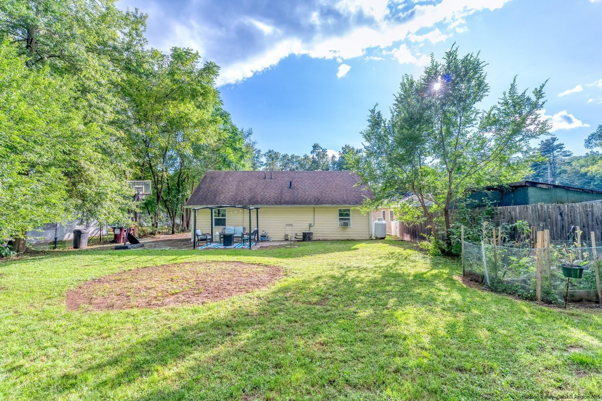 15 South Road, Mt. Marion