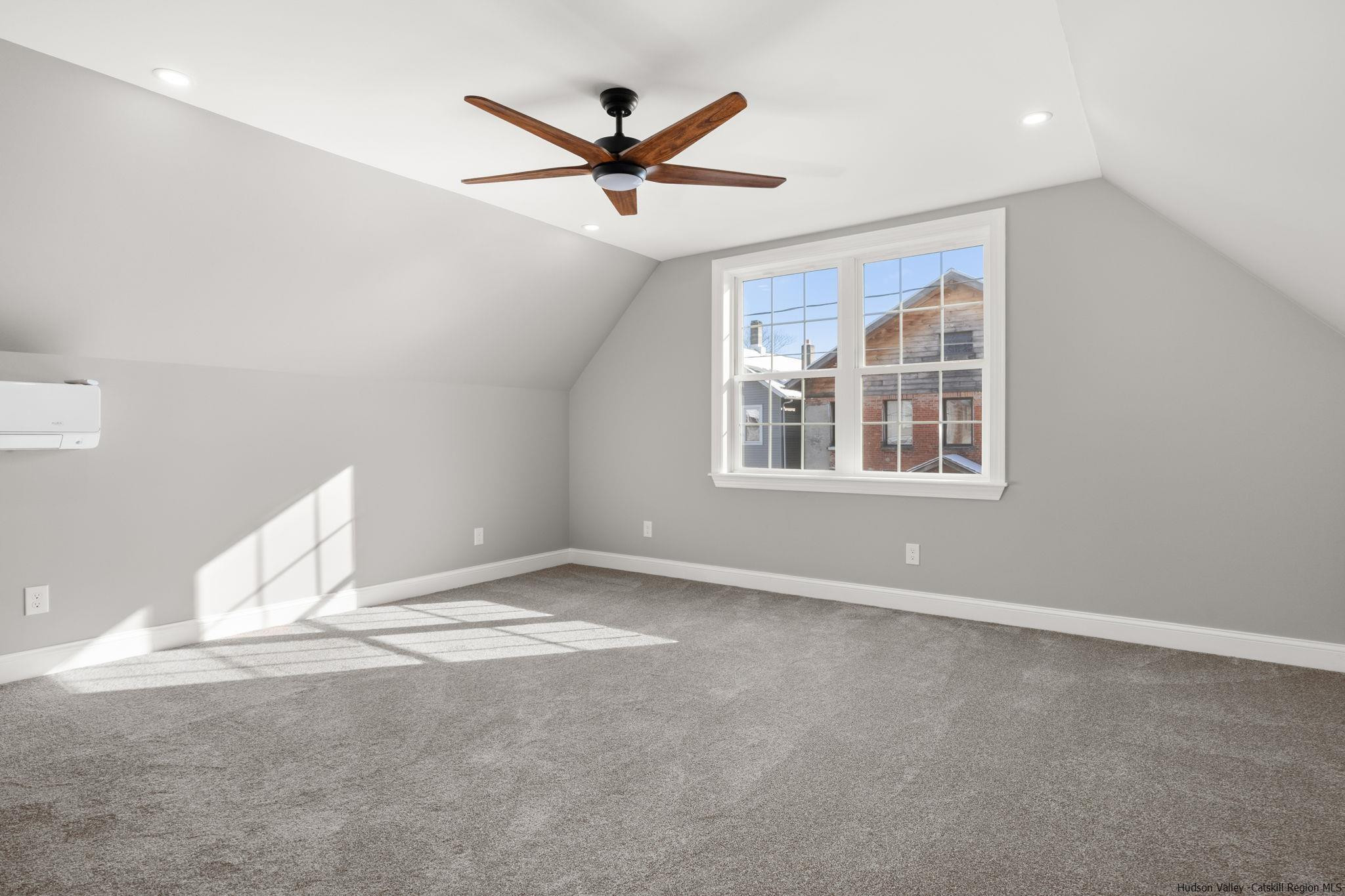 54 Montgomery Street