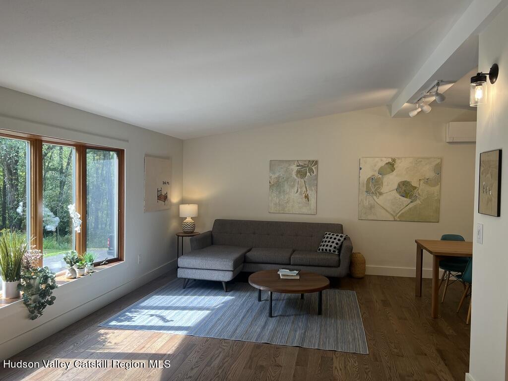 853 Lucas Ave Extension