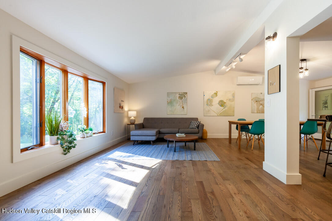 853 Lucas Ave Extension