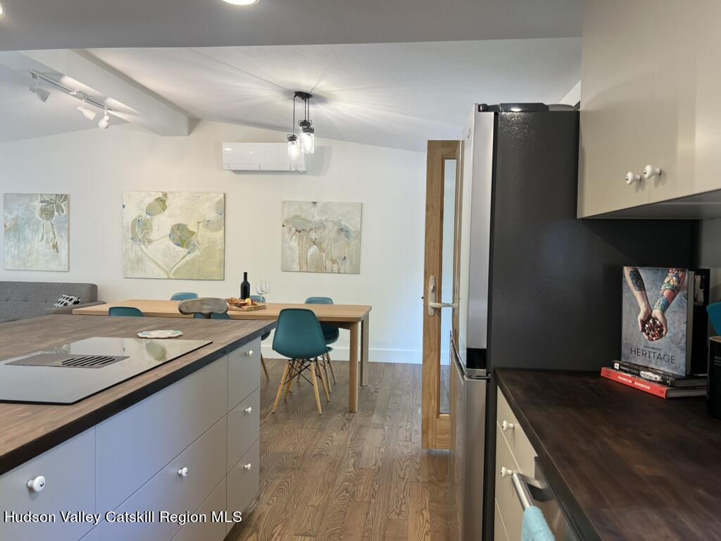 853 Lucas Ave Extension