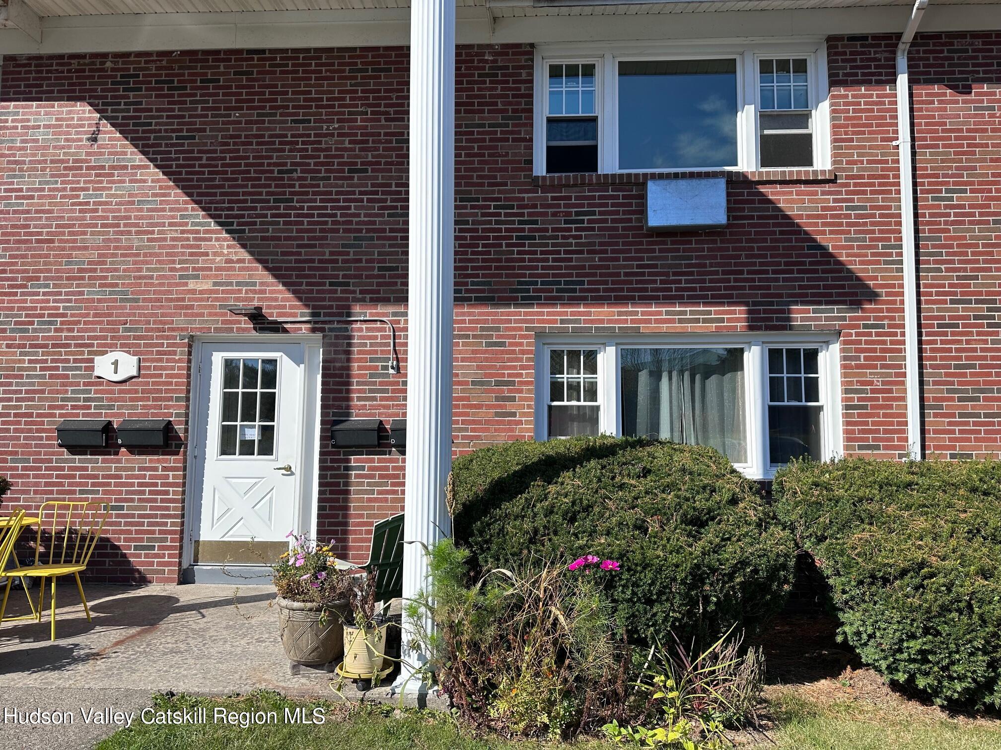 136 N Chestnut Street, 1d