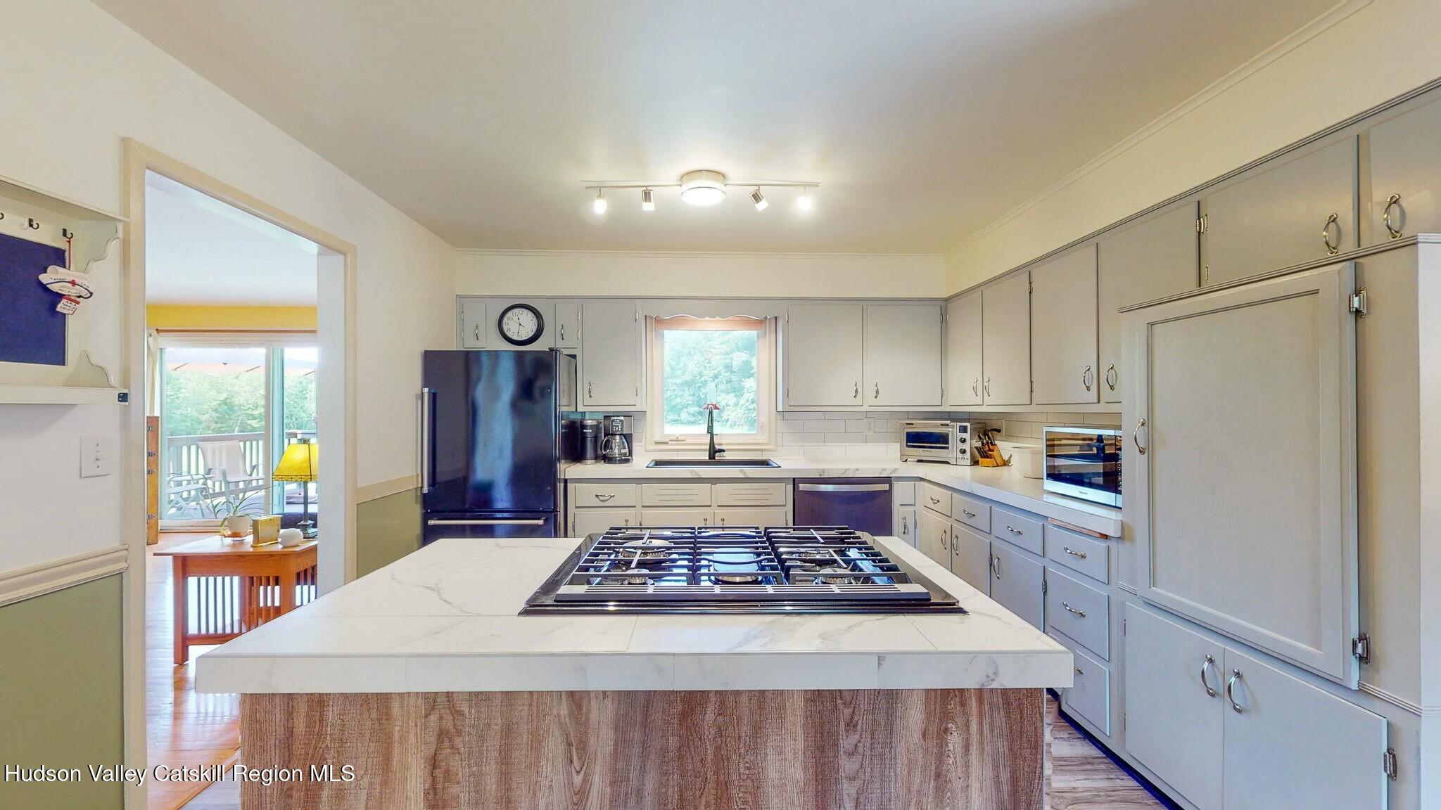 1221 Blue Mountain Road