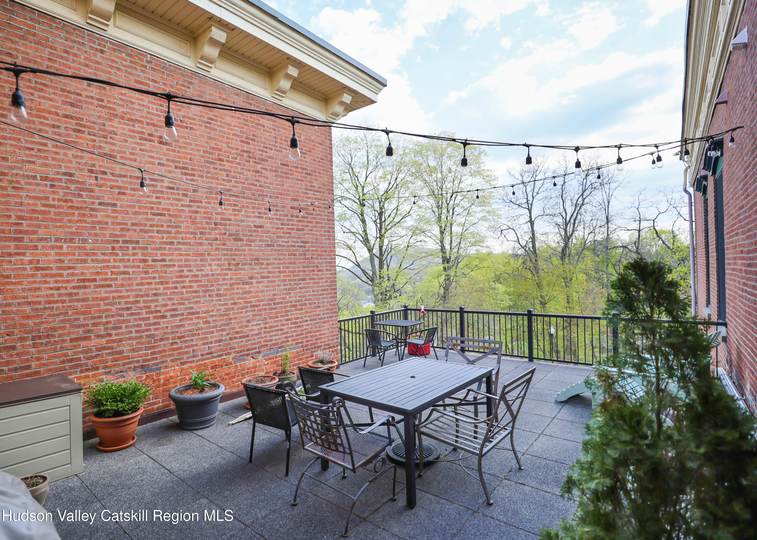 214 West Chestnut, 102