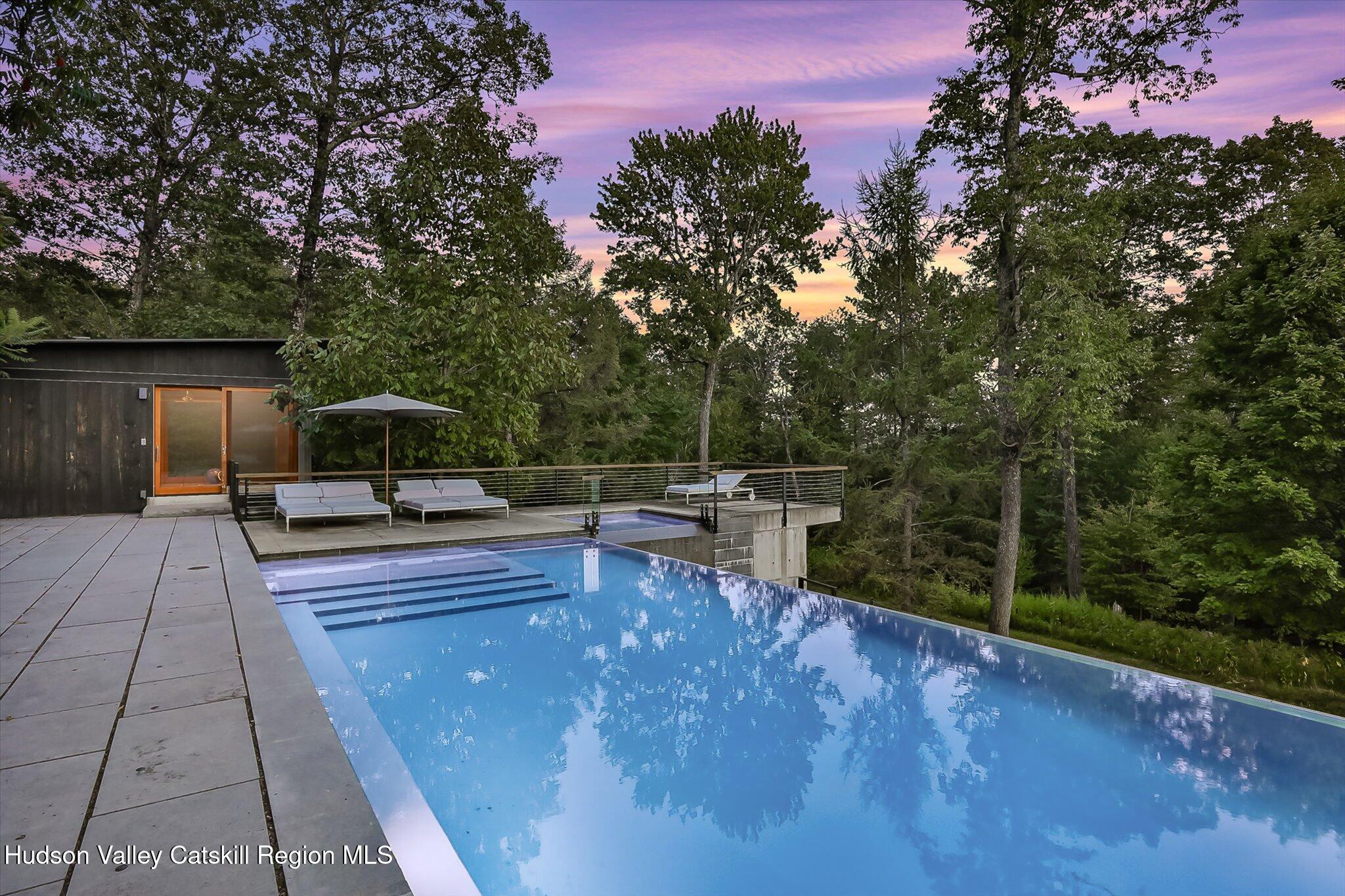 125 Valley View Way
