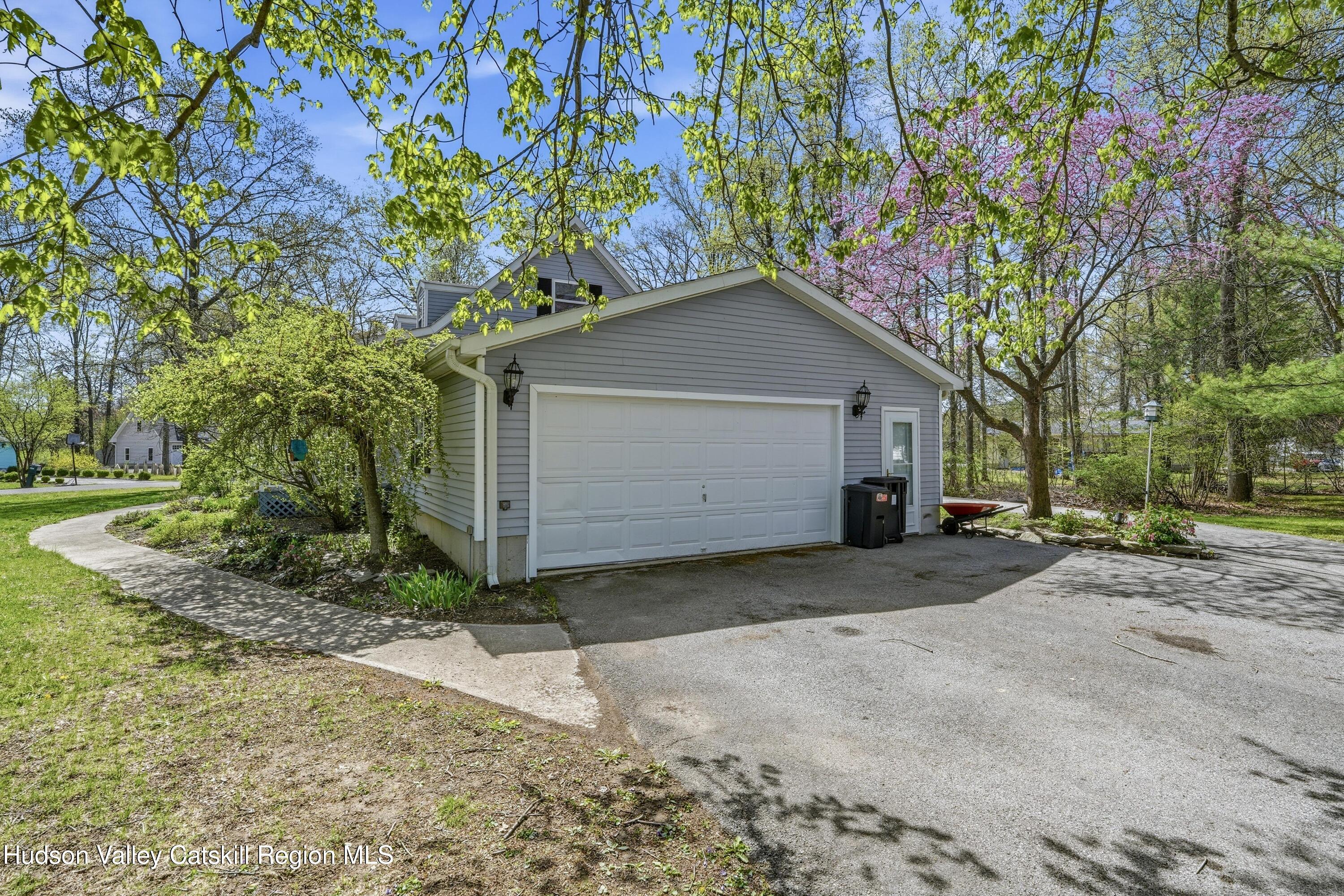 18 Elizabeth Drive