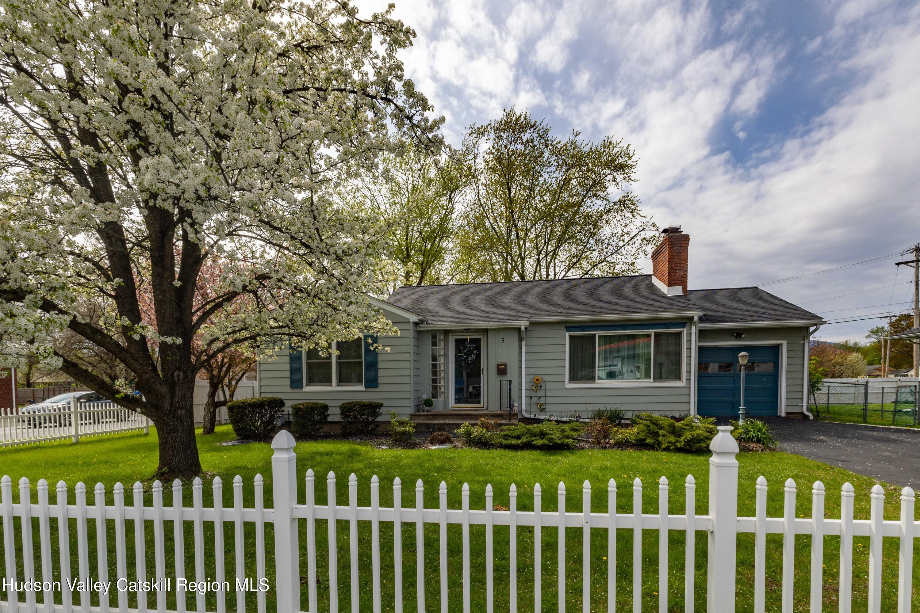 5 Simmons Drive
