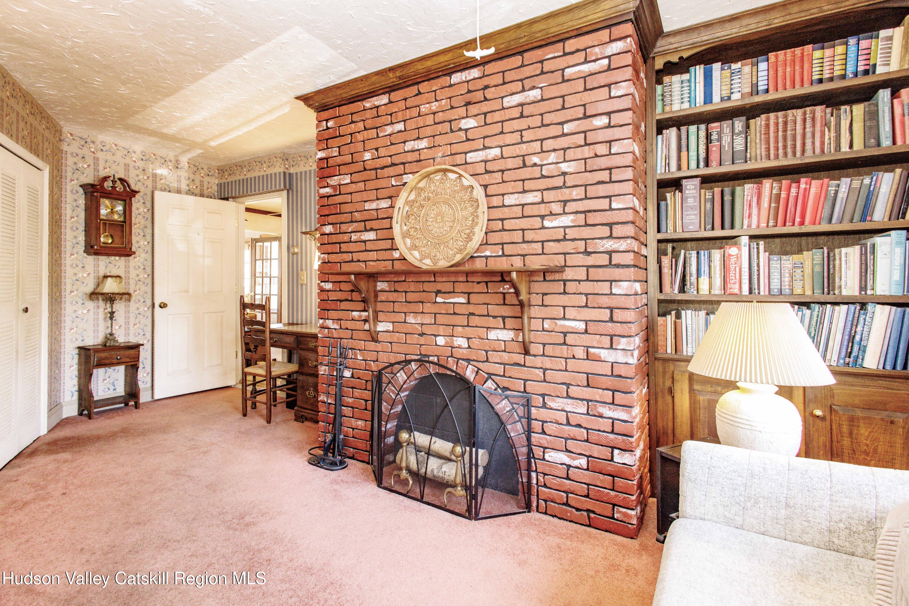 25 Meadowbrook Drive