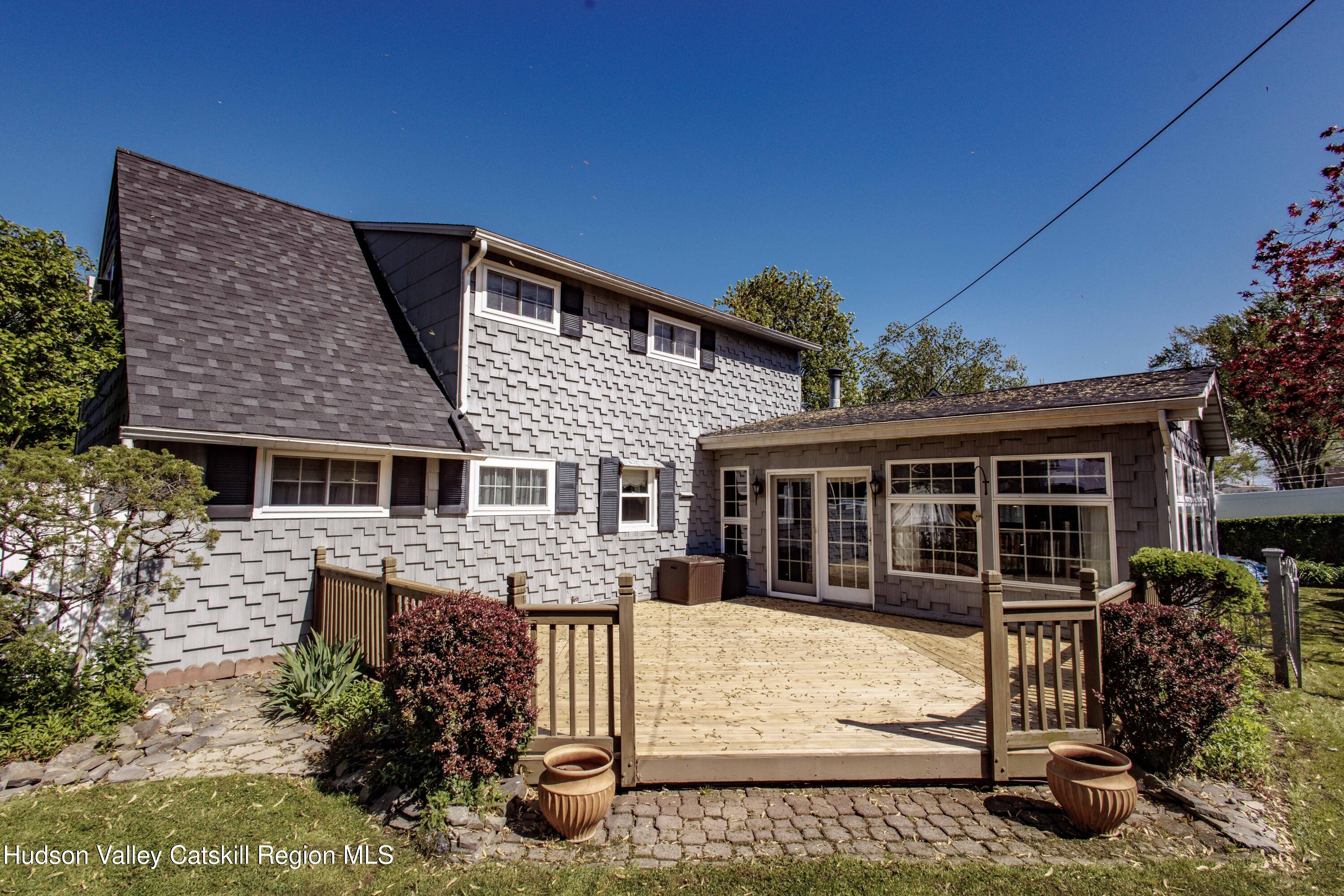 25 Meadowbrook Drive