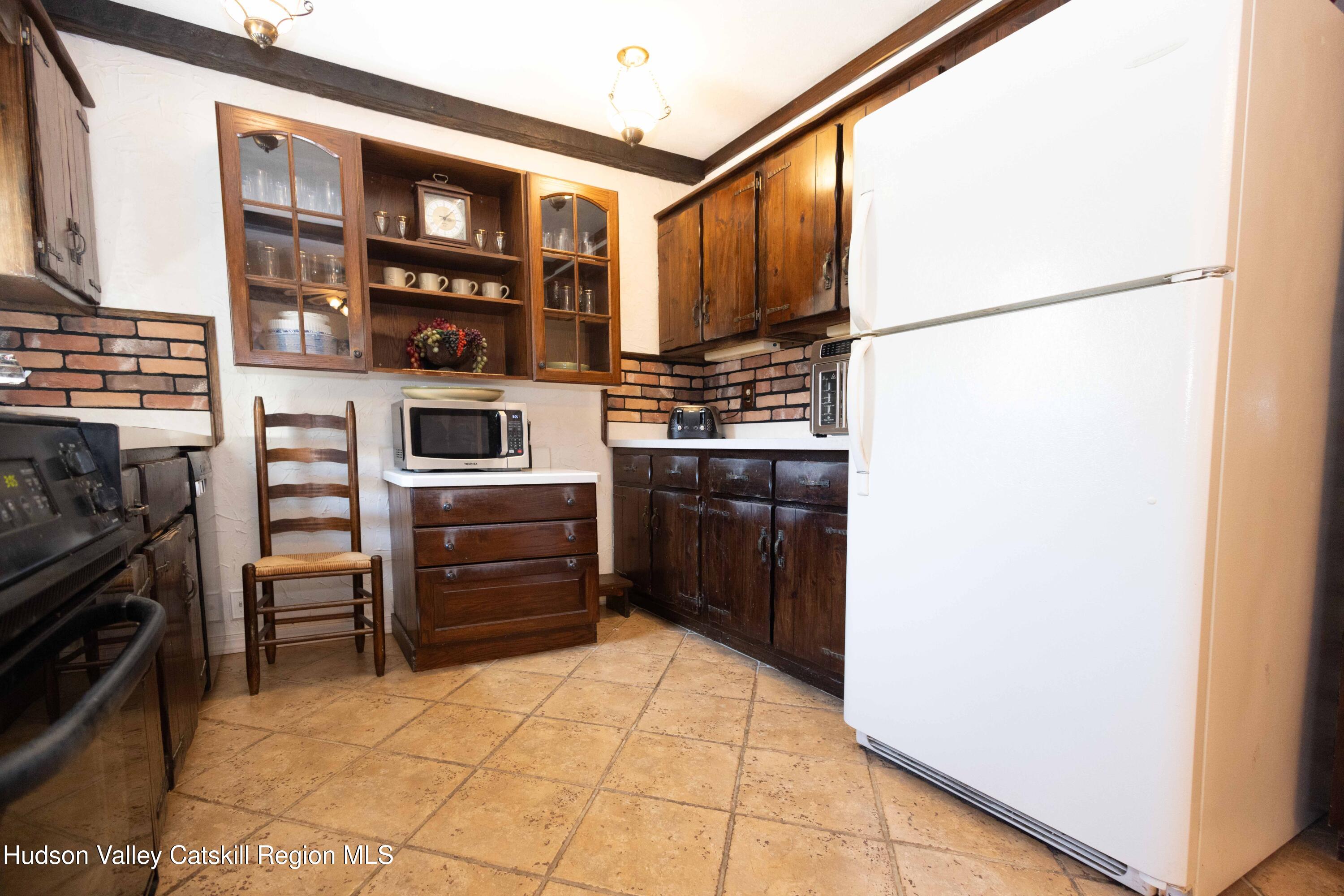 25 Meadowbrook Drive
