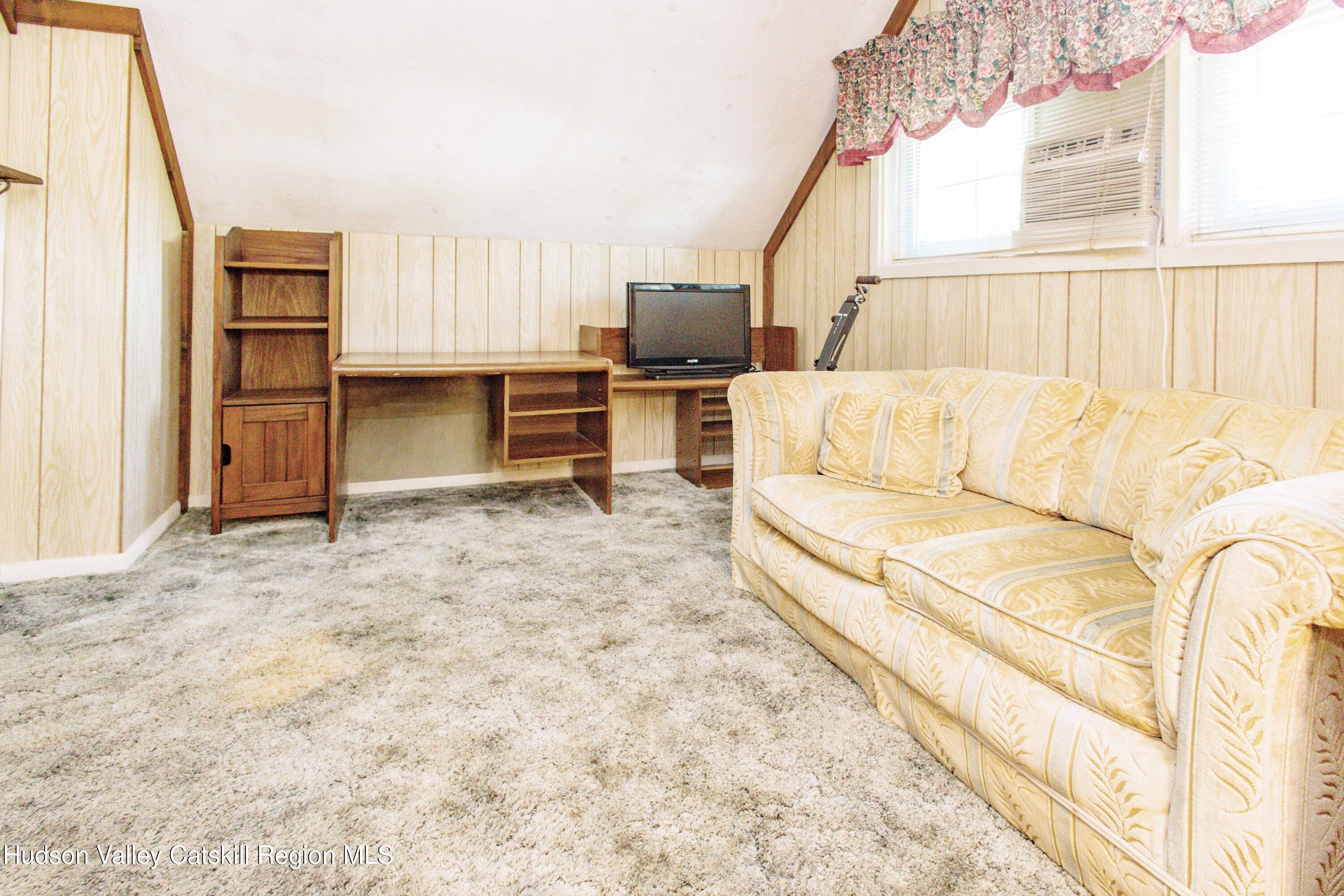 25 Meadowbrook Drive