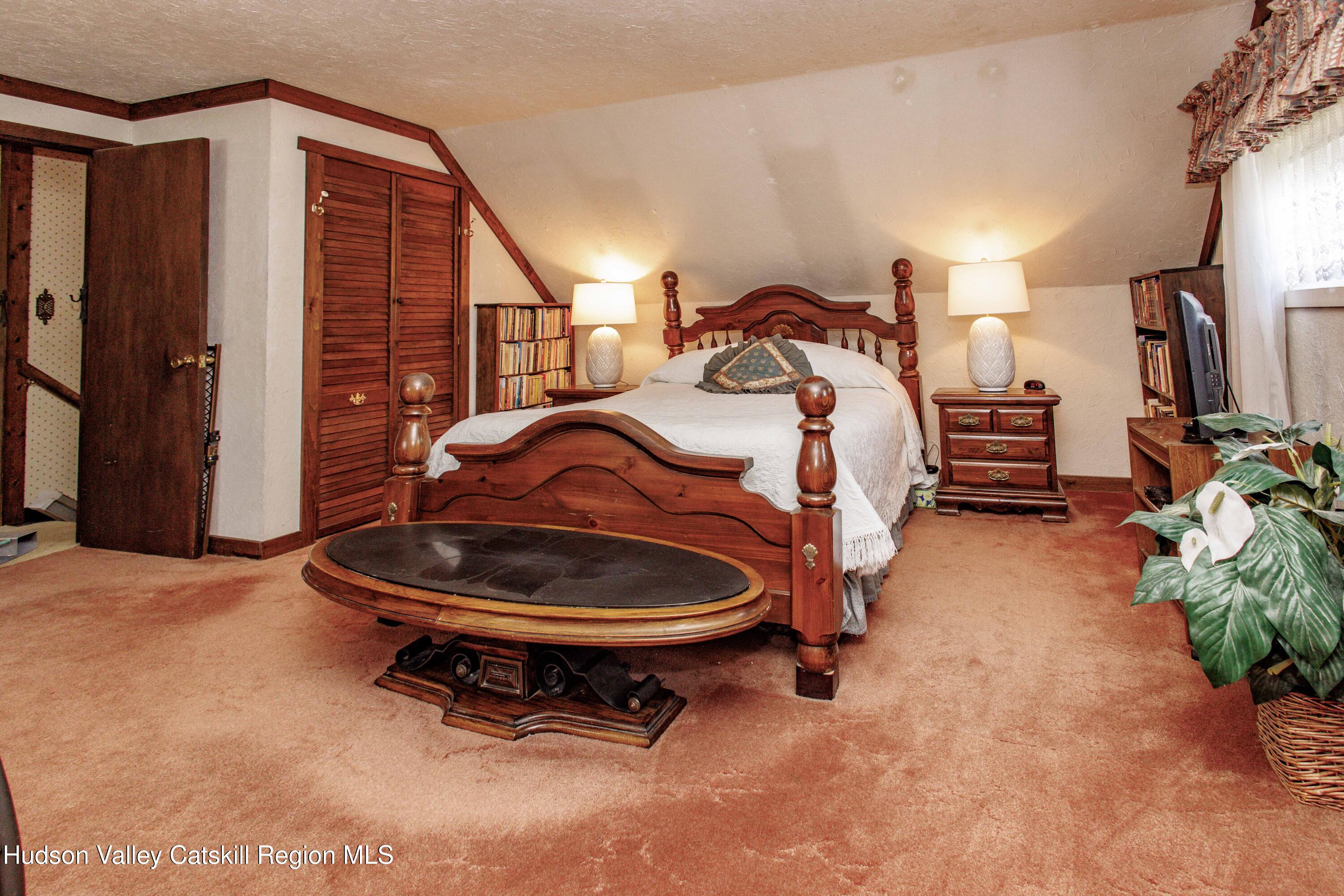25 Meadowbrook Drive