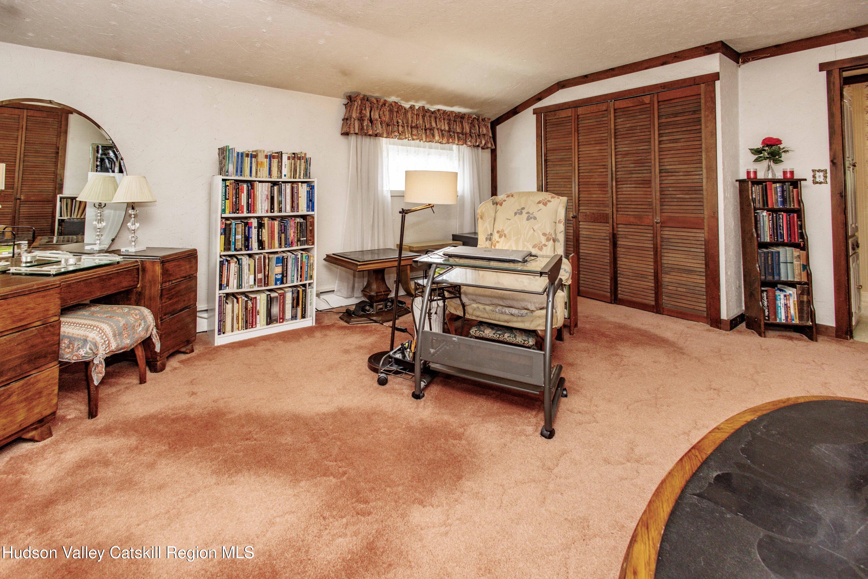 25 Meadowbrook Drive
