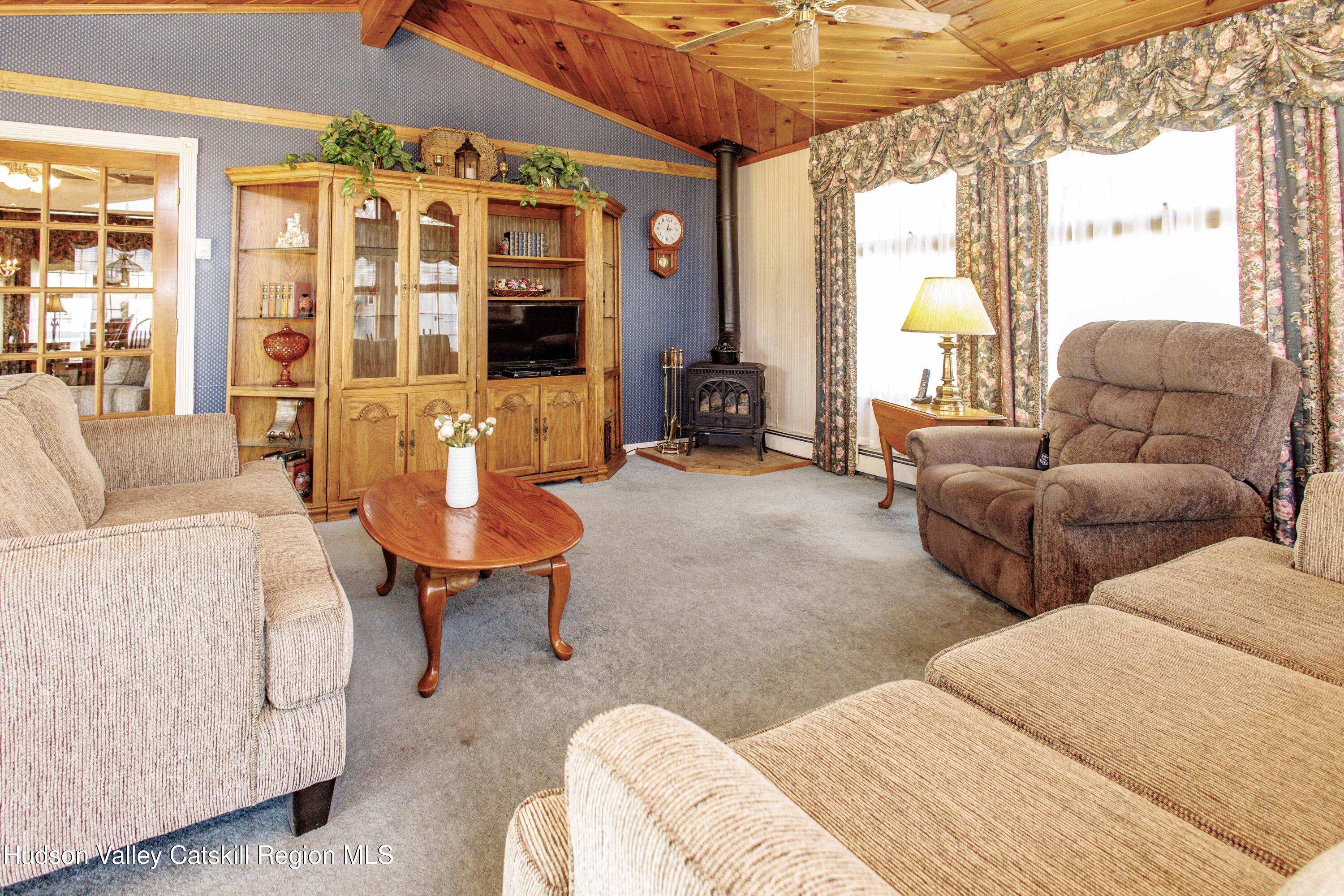 25 Meadowbrook Drive