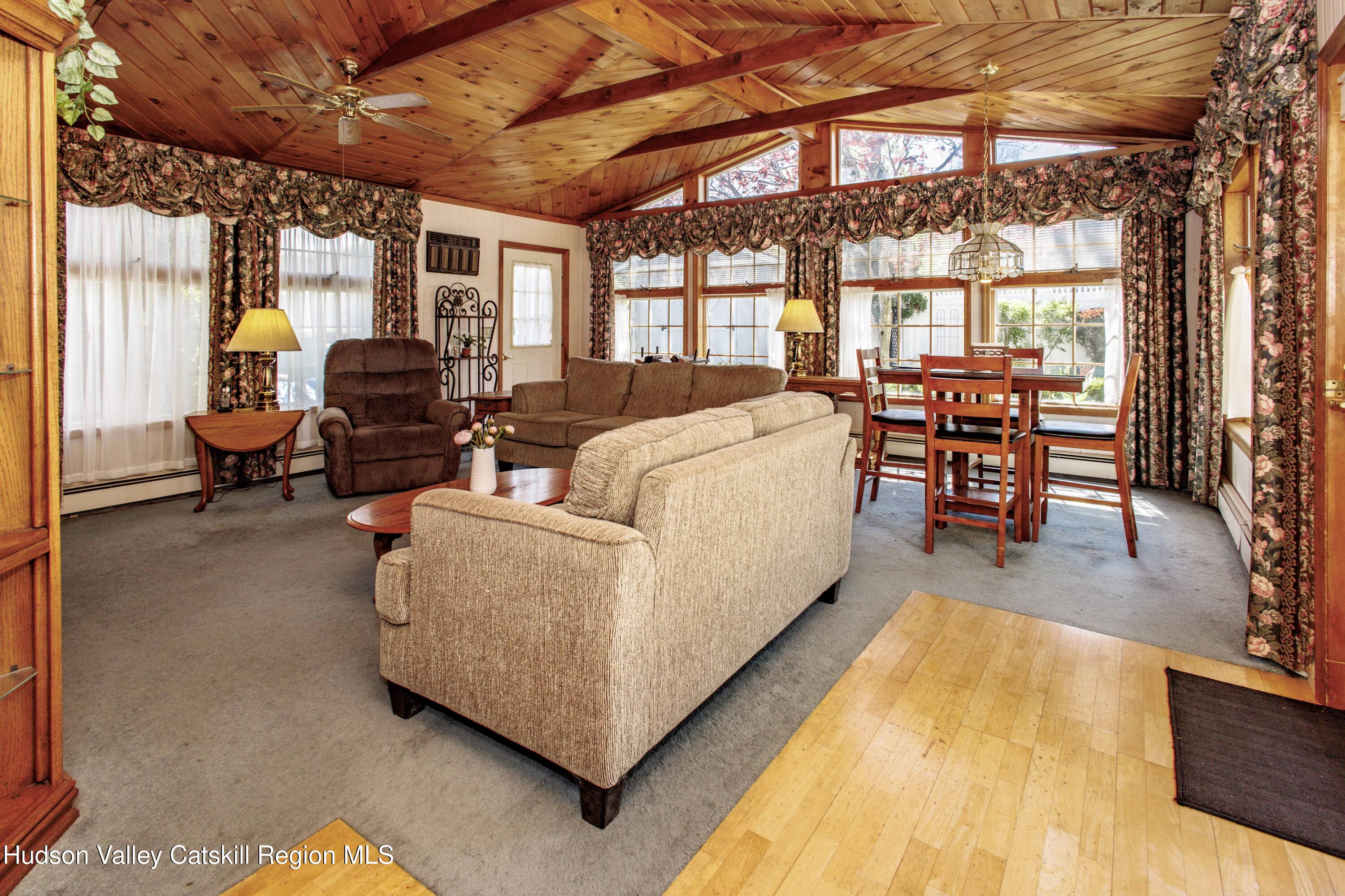 25 Meadowbrook Drive