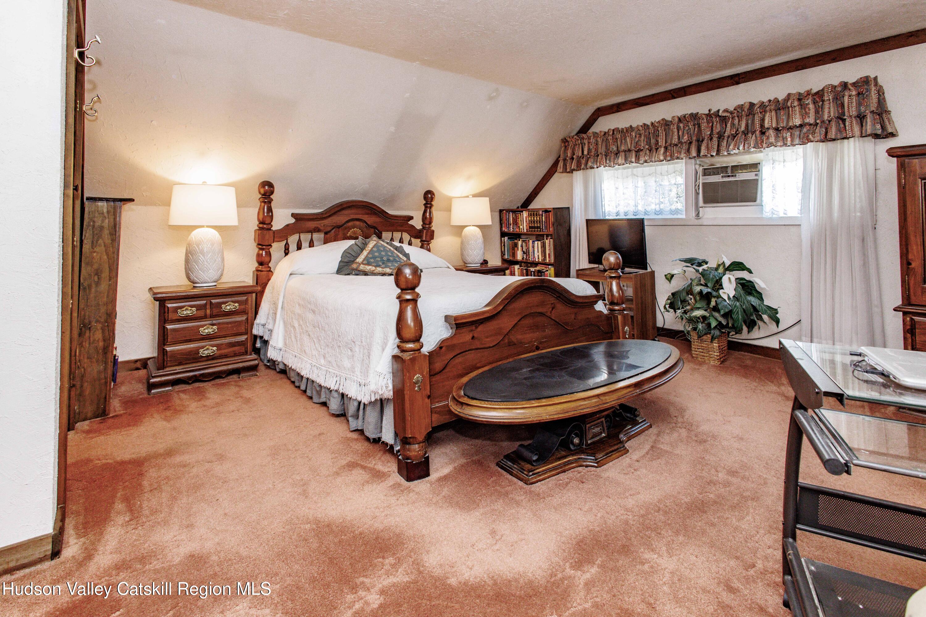 25 Meadowbrook Drive