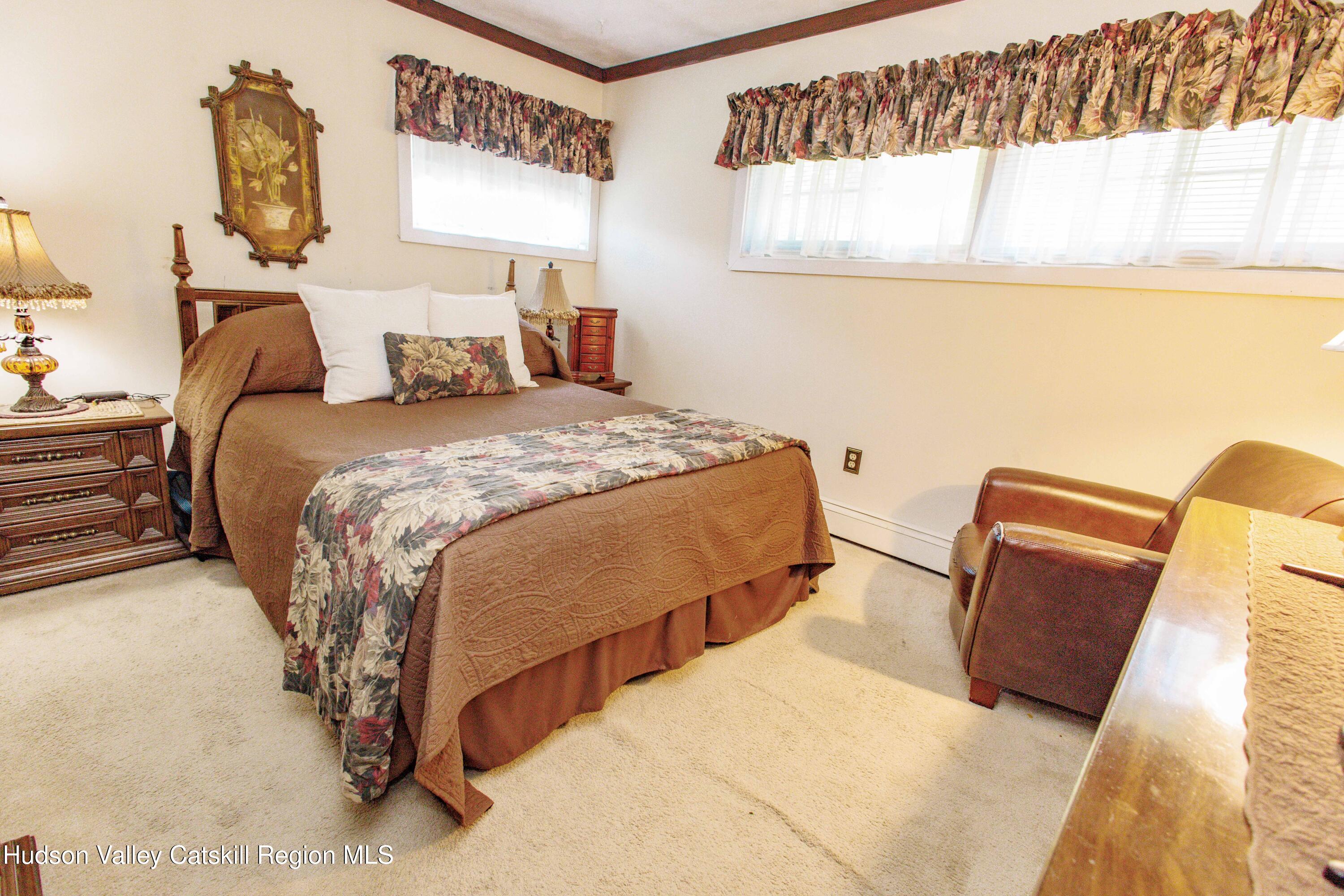 25 Meadowbrook Drive