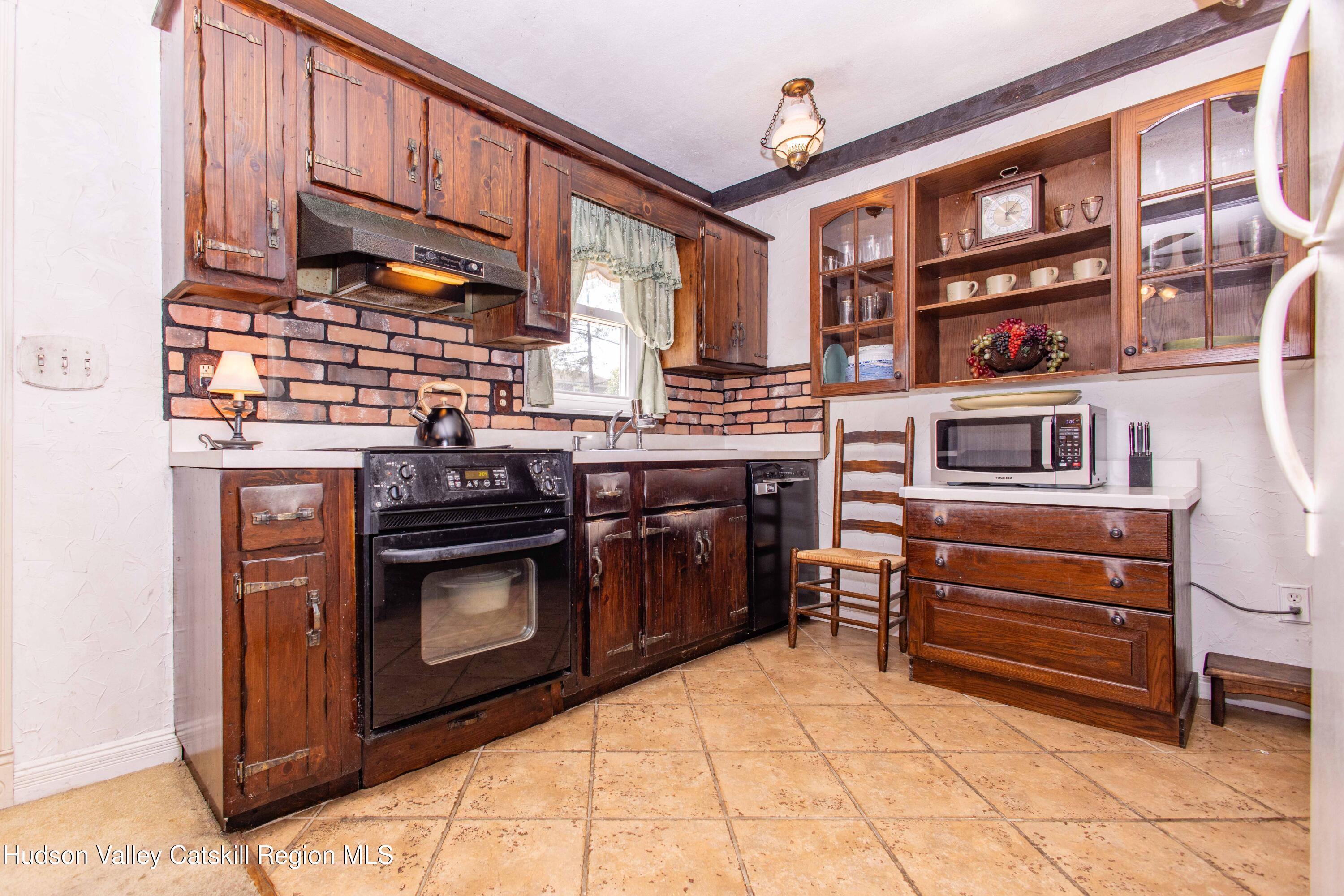 25 Meadowbrook Drive
