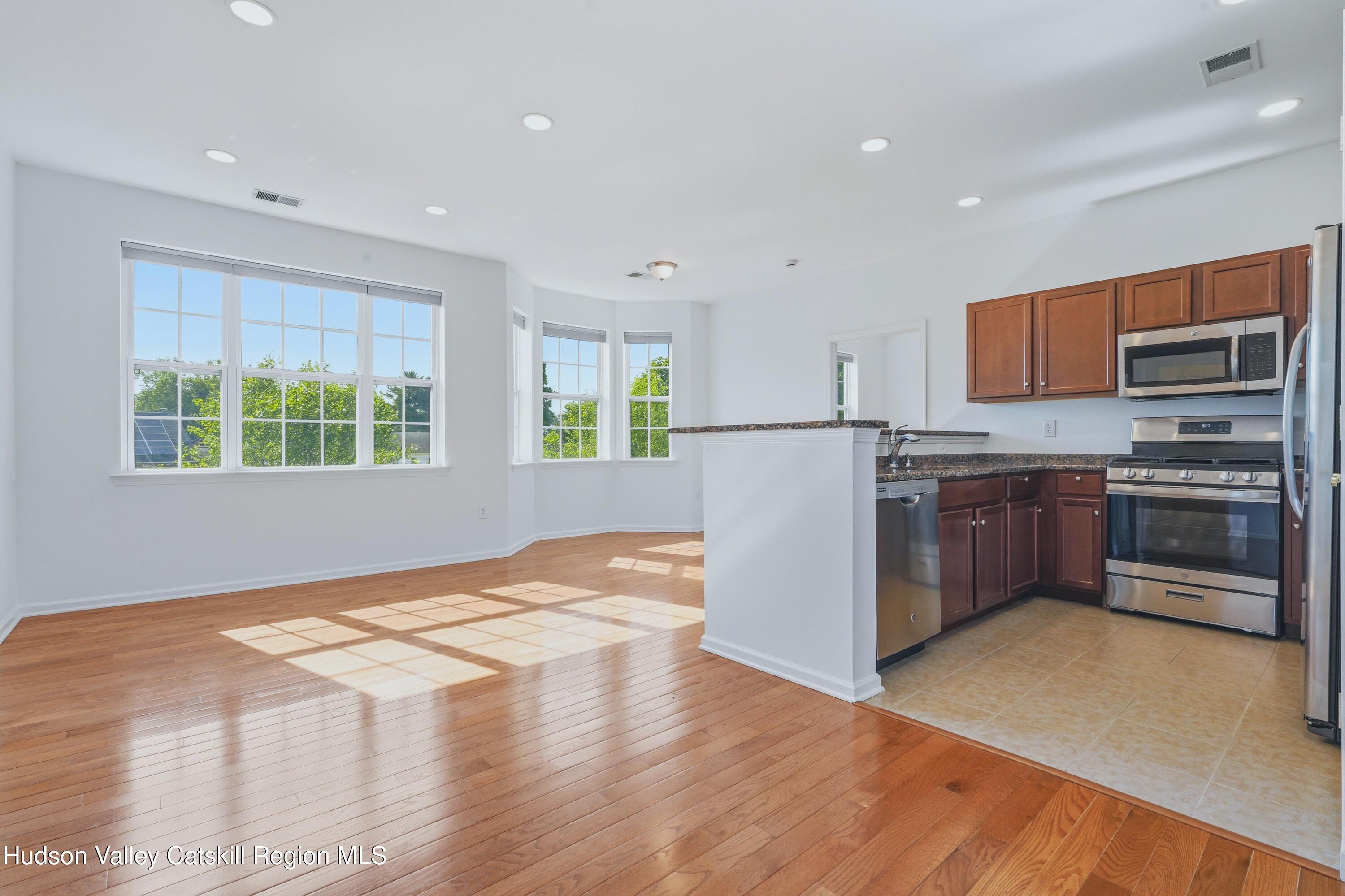 402 Commons Lane