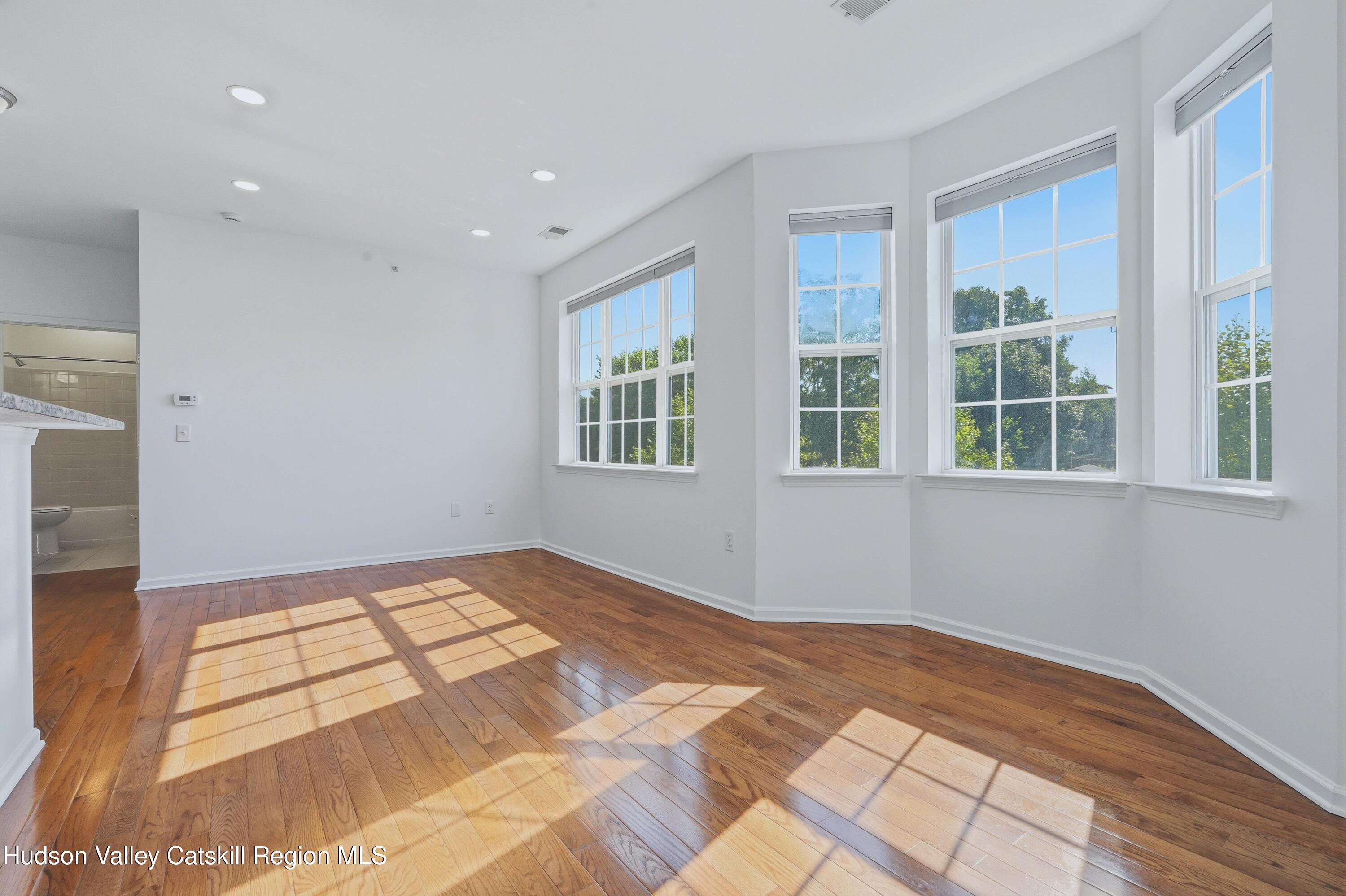 402 Commons Lane