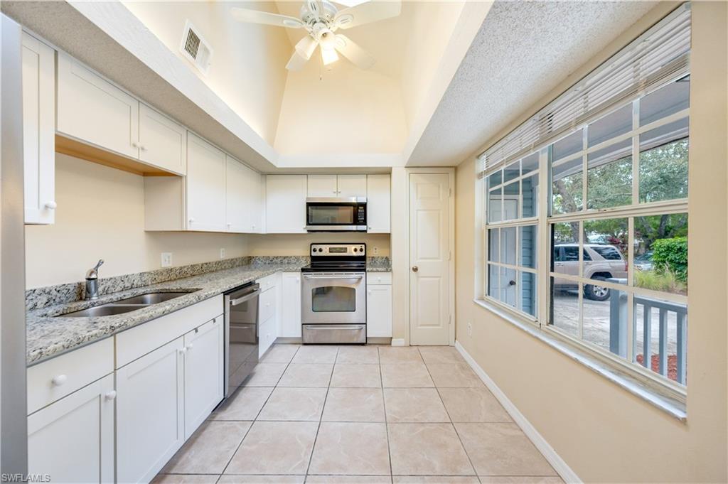 1482 La Petite CT